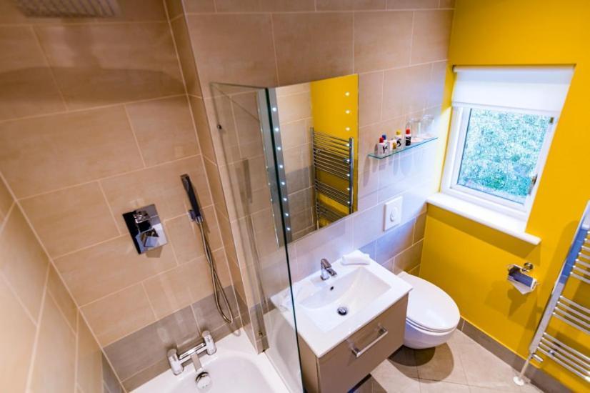 Stonecross Manor 4*