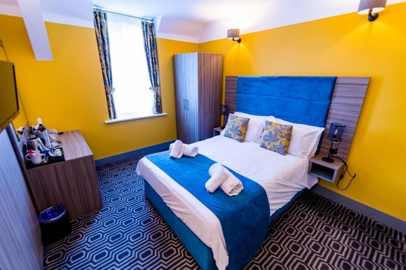 Stonecross Manor Hotel 4*